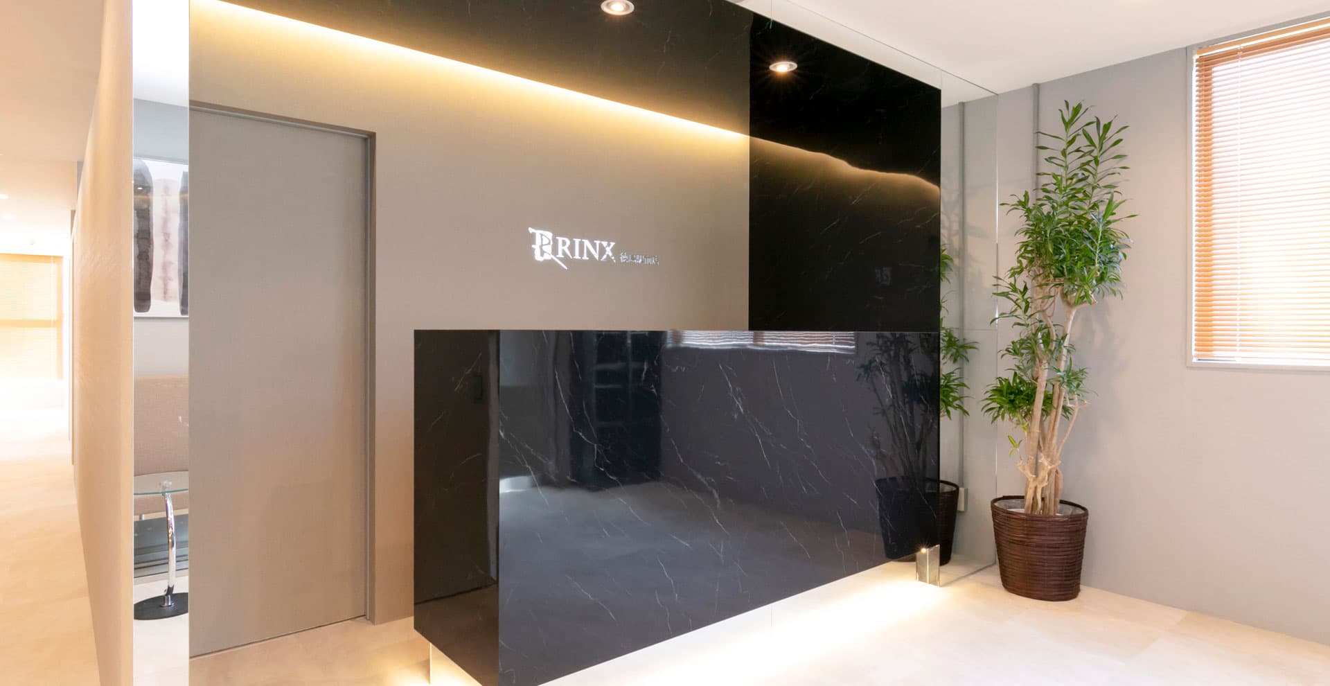 【徳島駅前店】|メンズ脱毛・ヒゲ脱毛なら男性脱毛専門店RINX(リンクス) 店内写真
